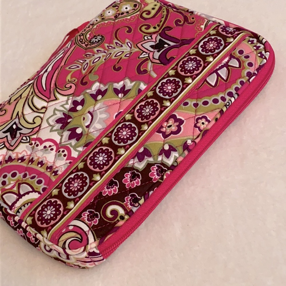 {VB} Vera Bradley | Very Berry Paisley Quilted E-Reader Sleeve Case (11485-063) - Picture 6 of 16
